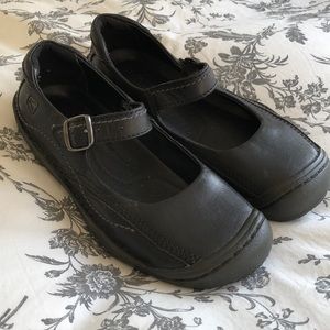 Keen Mary Janes size 8